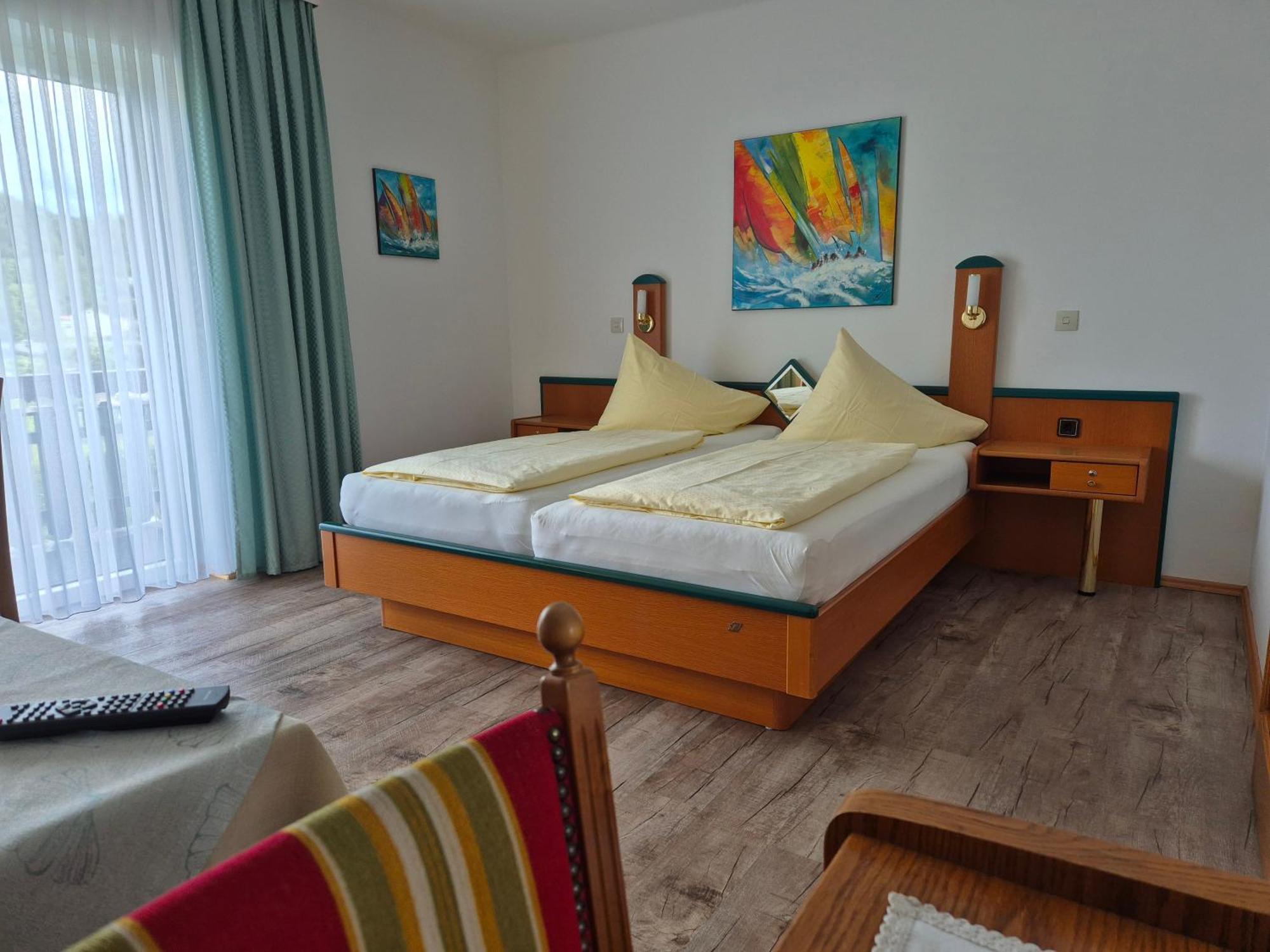 Hotel Garni Gästehaus Hutter Unterburg am Klopeiner See Exteriör bild