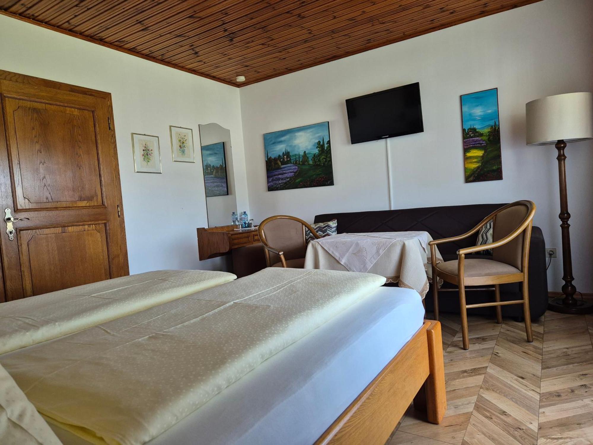 Hotel Garni Gästehaus Hutter Unterburg am Klopeiner See Exteriör bild