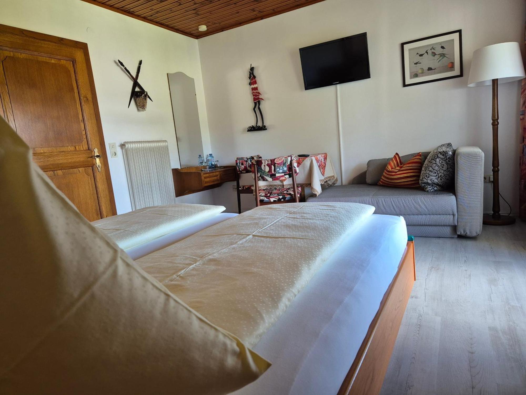 Hotel Garni Gästehaus Hutter Unterburg am Klopeiner See Exteriör bild
