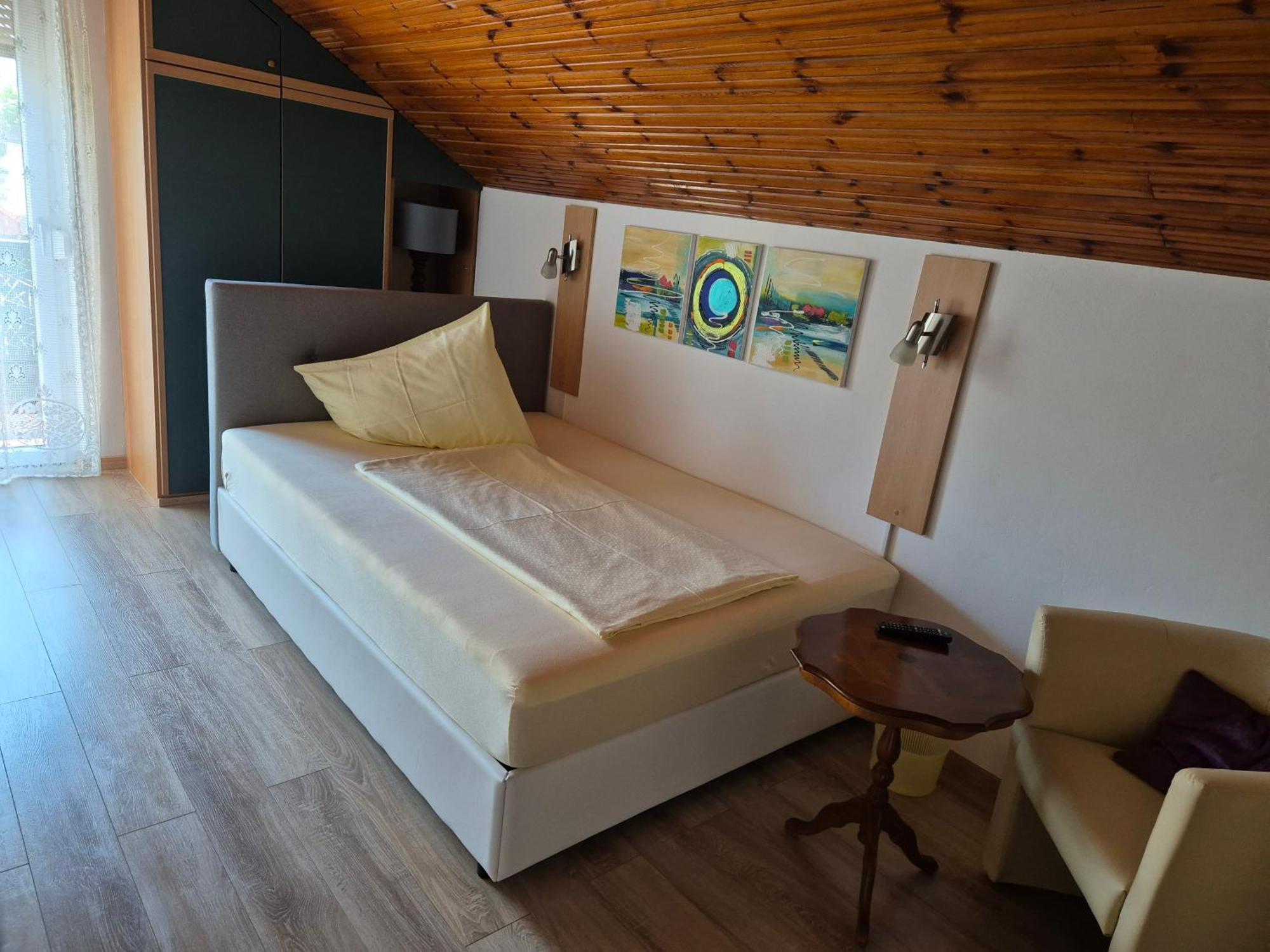 Hotel Garni Gästehaus Hutter Unterburg am Klopeiner See Rum bild