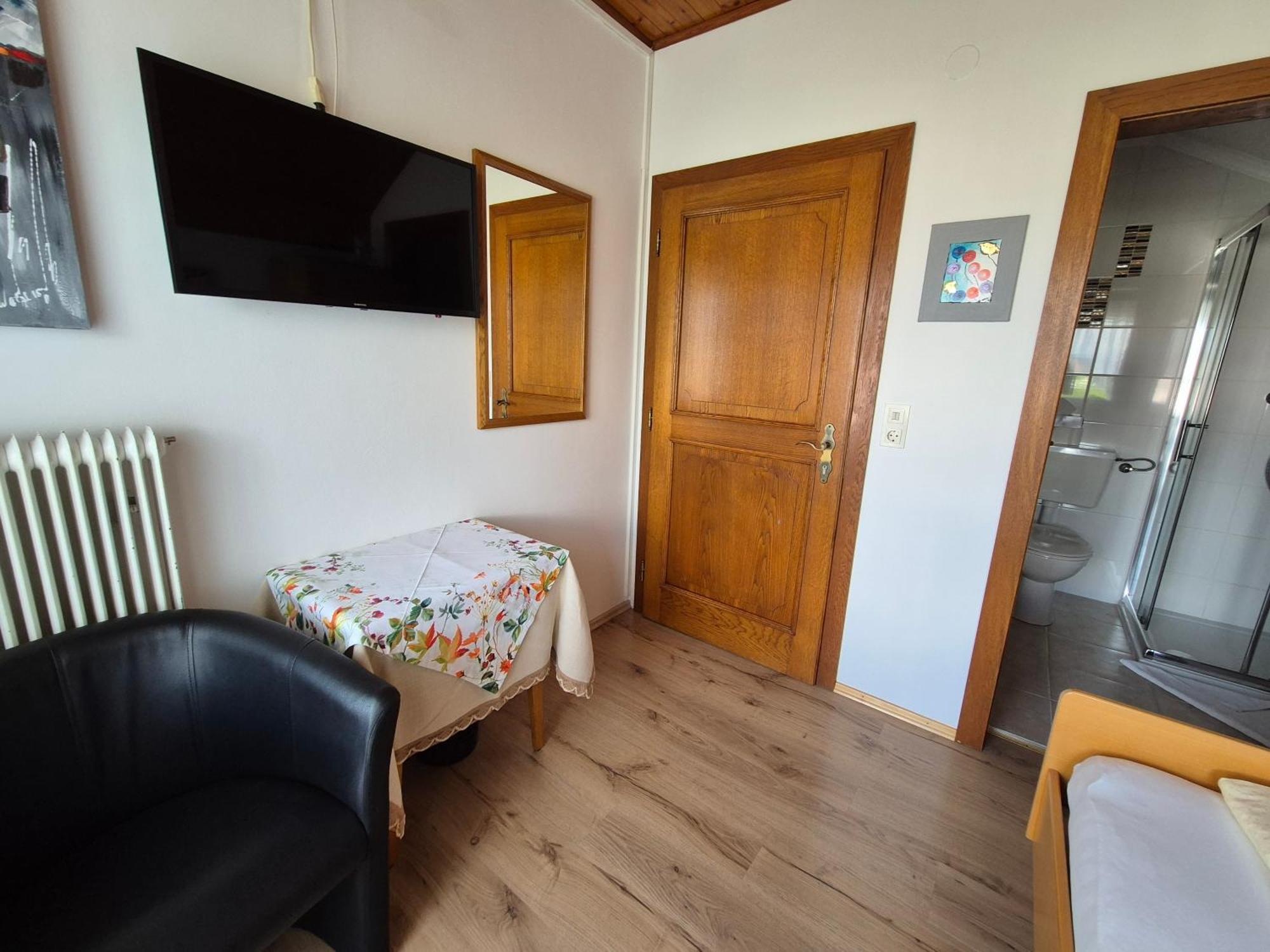 Hotel Garni Gästehaus Hutter Unterburg am Klopeiner See Rum bild