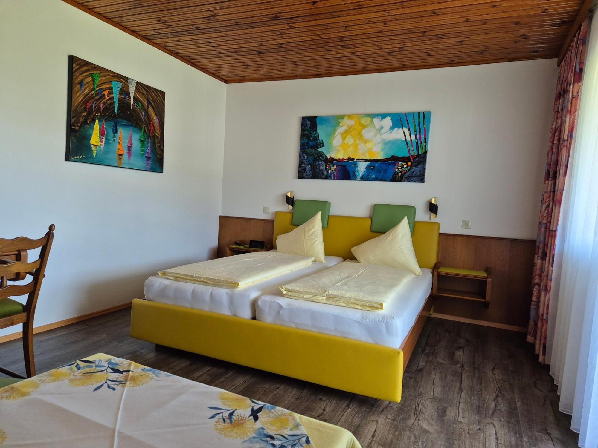 Hotel Garni Gästehaus Hutter Unterburg am Klopeiner See Rum bild