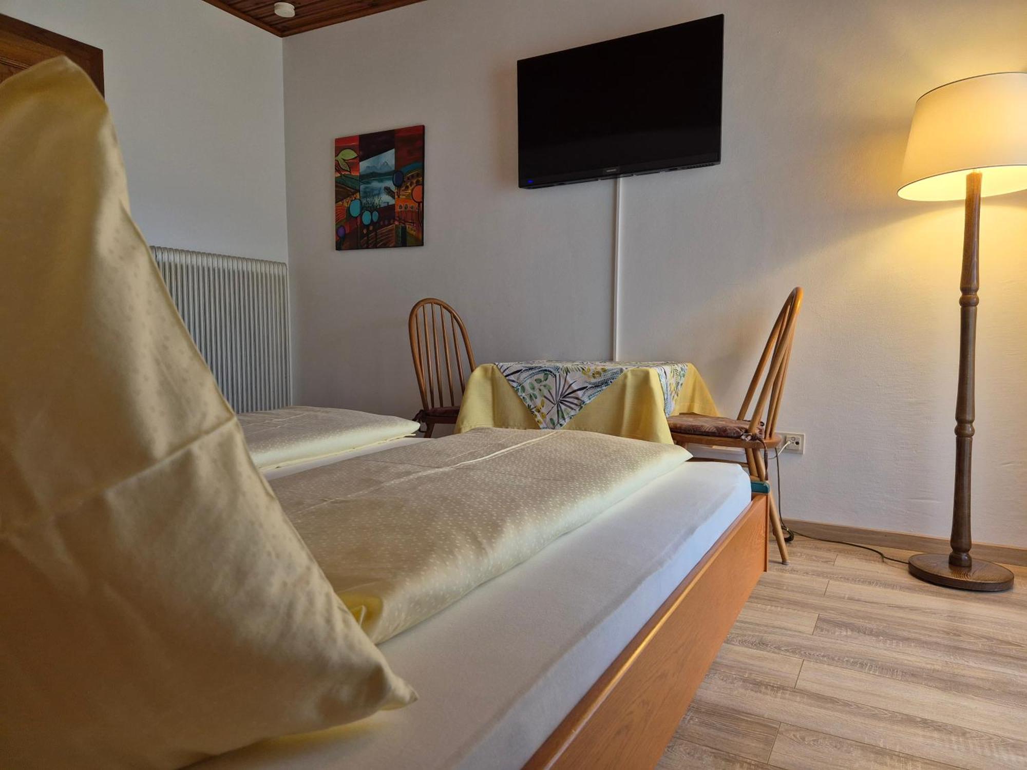 Hotel Garni Gästehaus Hutter Unterburg am Klopeiner See Rum bild