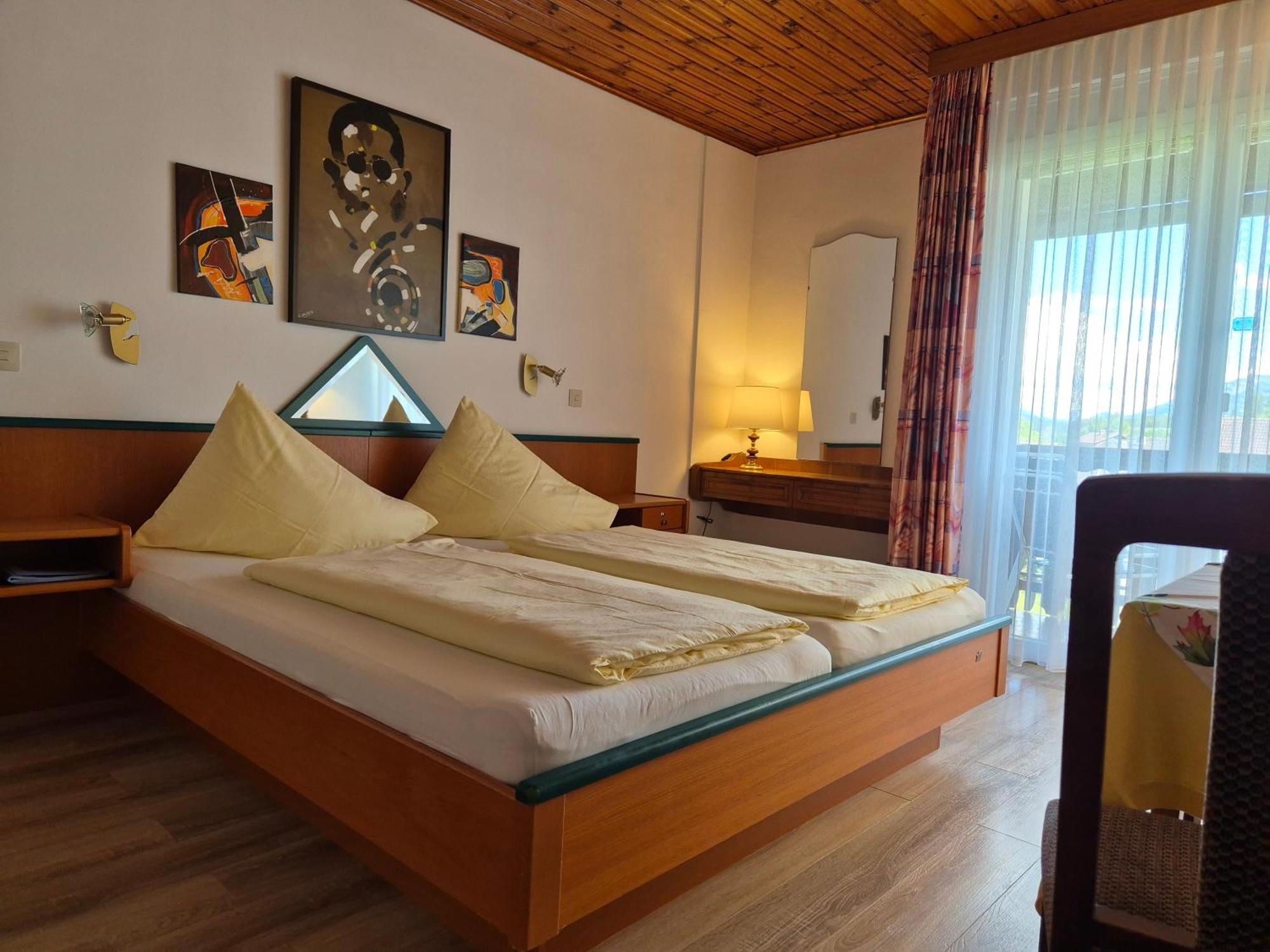 Hotel Garni Gästehaus Hutter Unterburg am Klopeiner See Rum bild