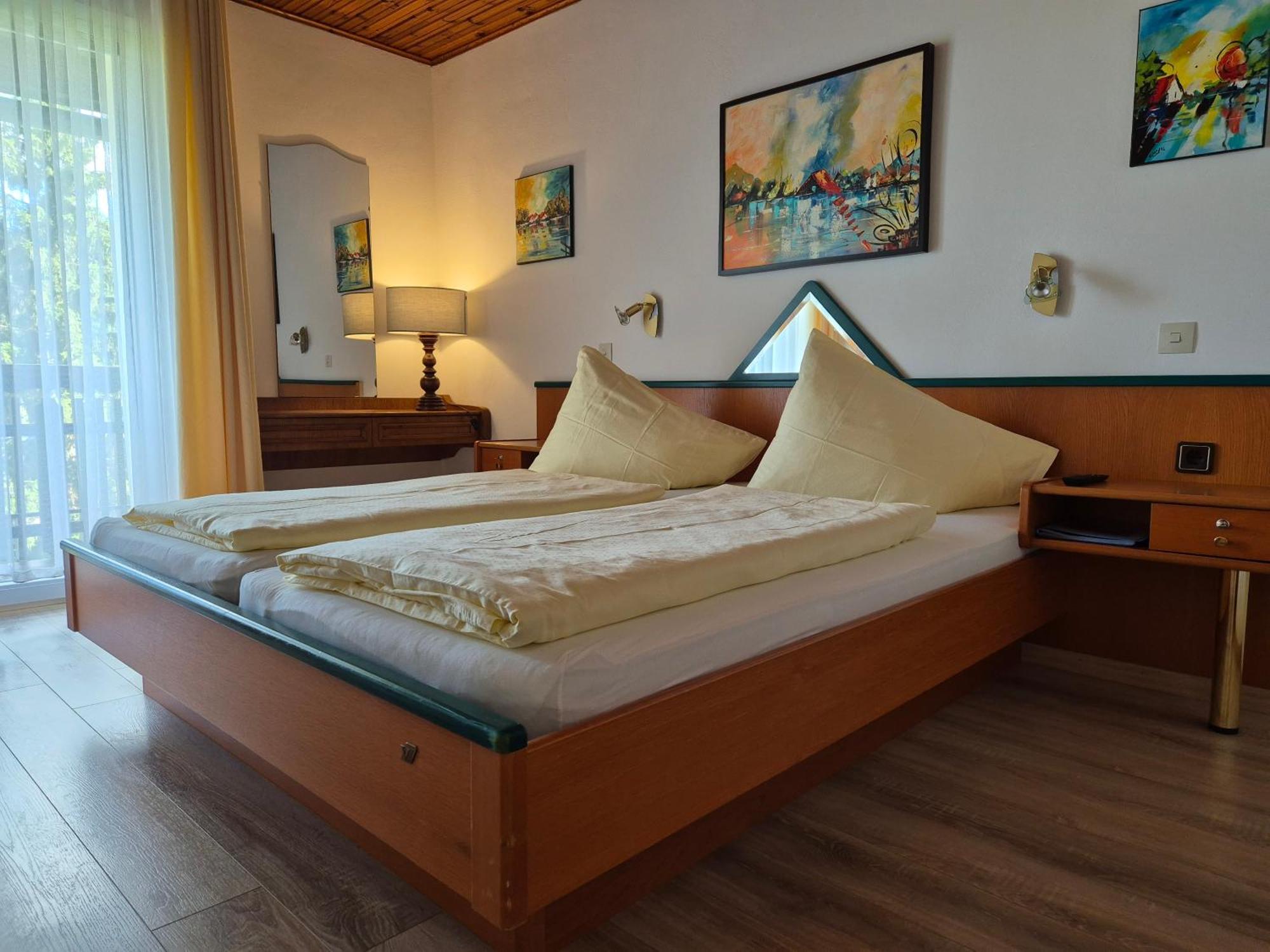 Hotel Garni Gästehaus Hutter Unterburg am Klopeiner See Rum bild
